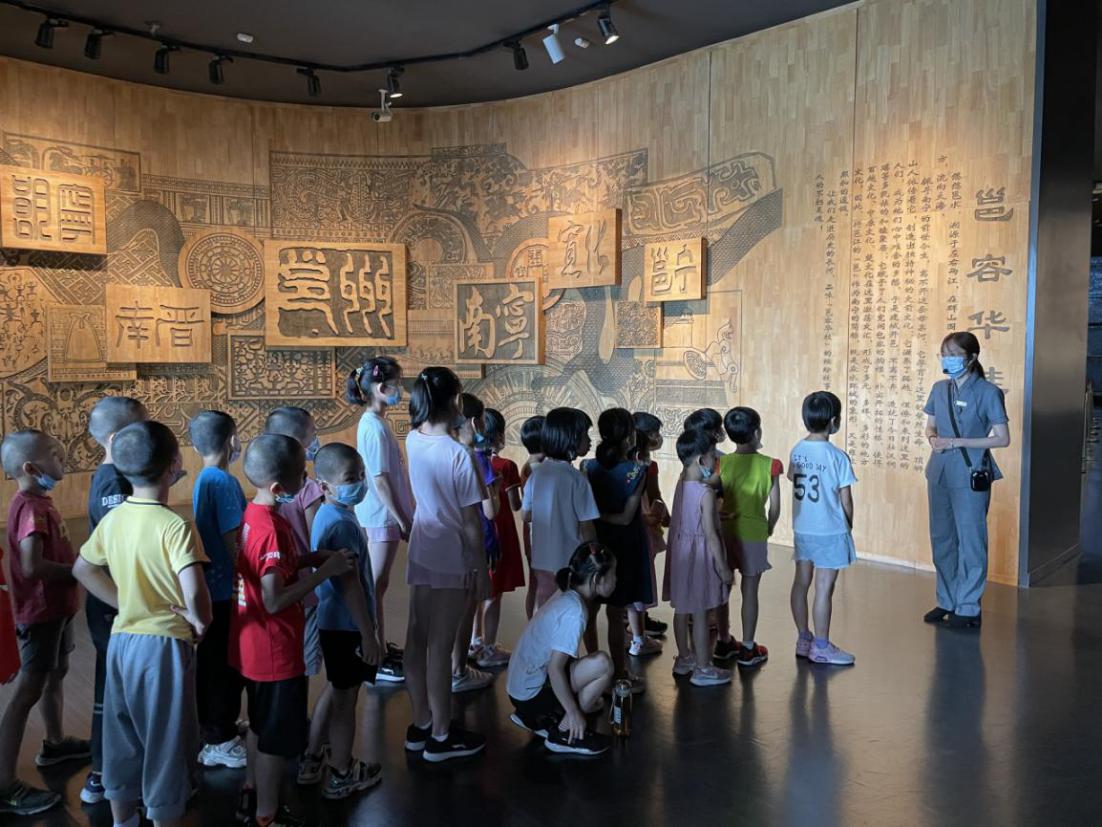 感受文化底蕴—广西体育运动学校组织体武中队学生参观南宁博物馆