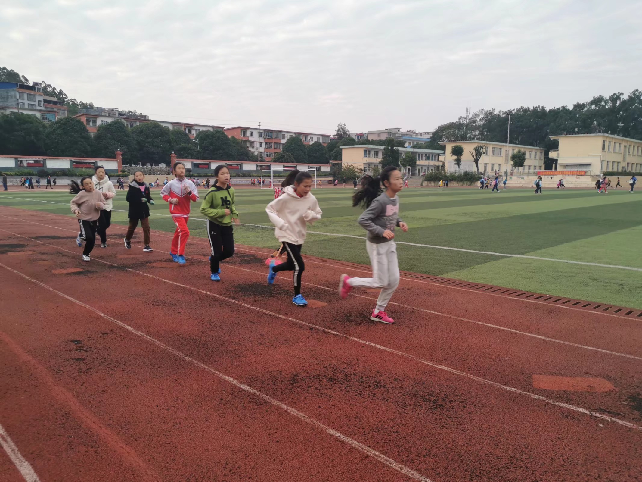 体育强则中国强,国运兴则体育兴——合山市实验小学三